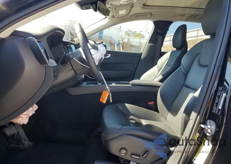 2024 Volvo Xc60 Core z USA, uszkodzony, nr VIN YV4L12RK5R1725589